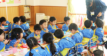 給食とお弁当の写真